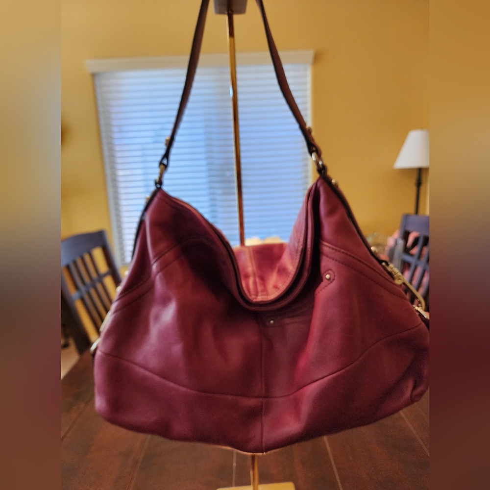 B Makowsky Fuschia Lombard Glove Leather Purse